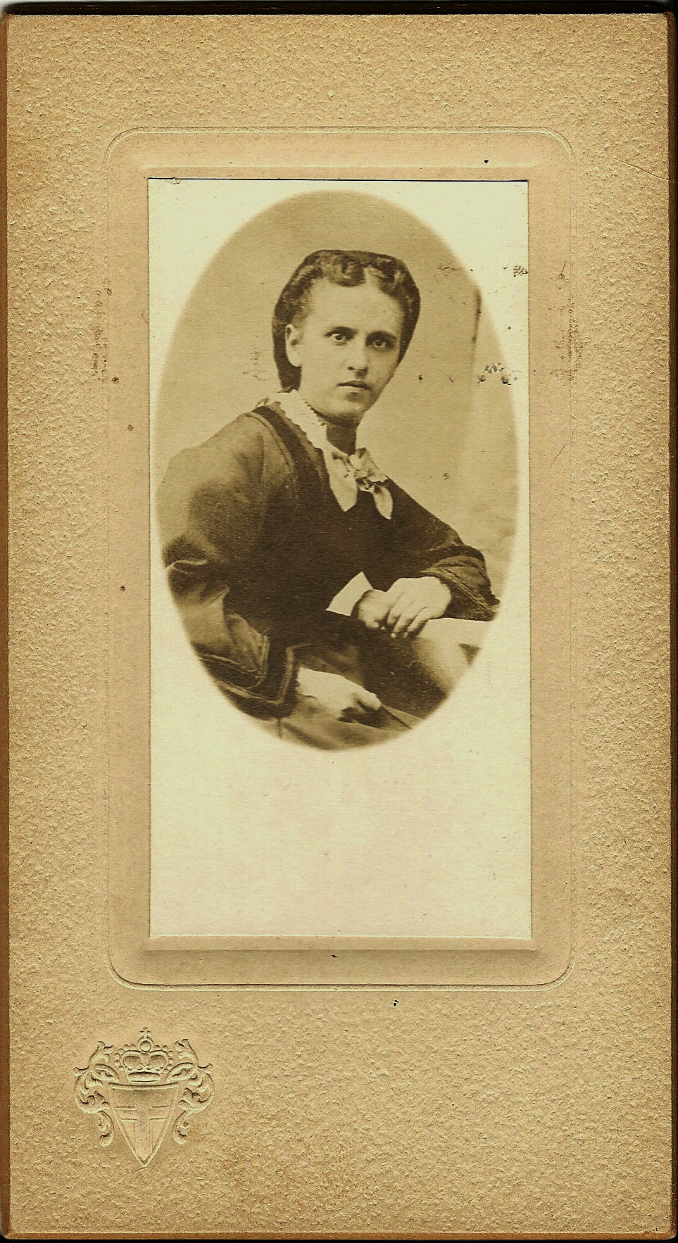 Photo of photos/Mary E Cole nee Sutherland bn c1852 portrait